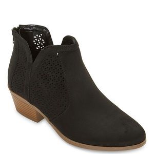 ANA a.n.a Faux Suede Ankle Booties Boots Shoes with Memory Foam NWT NEW SIZE 8